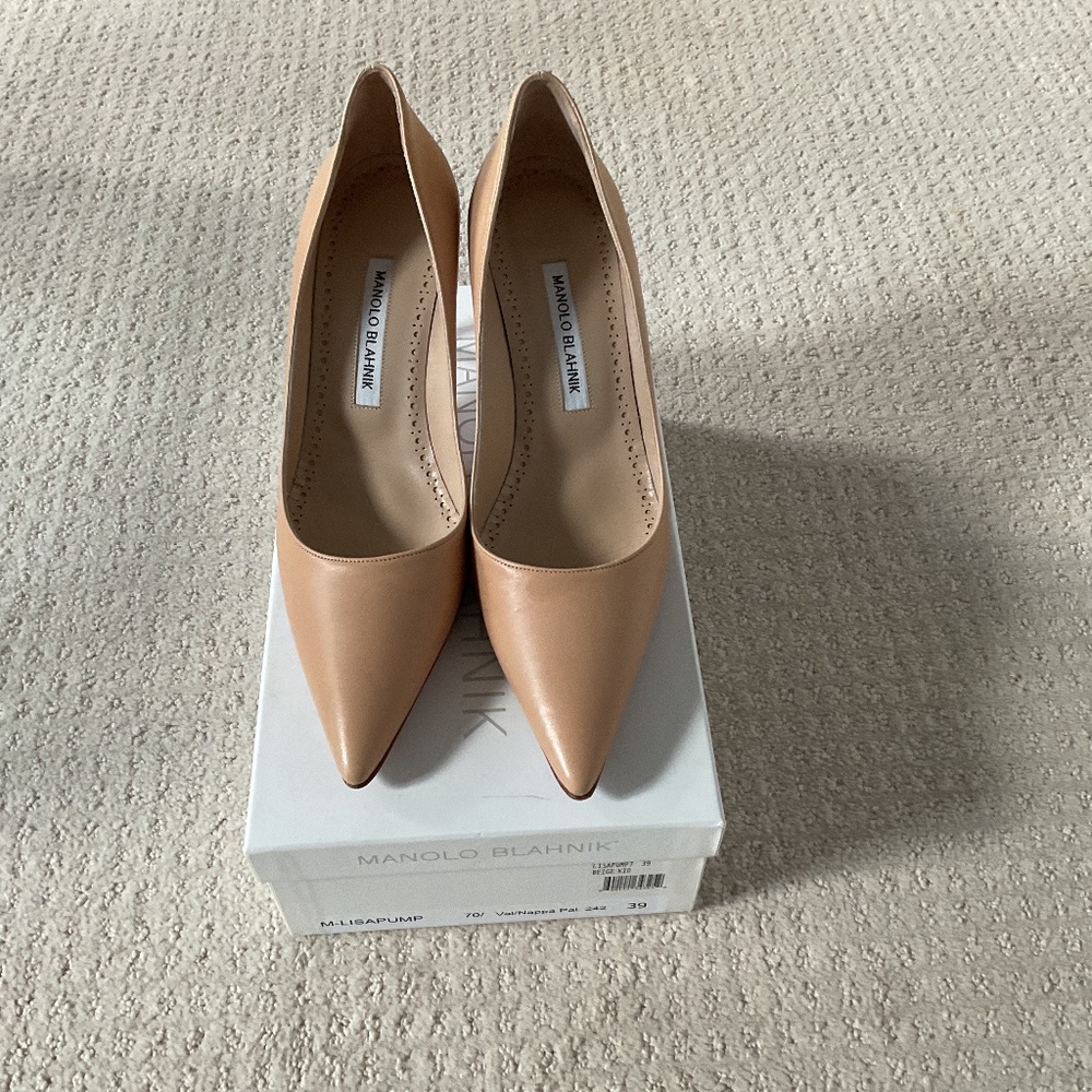 Manolo Blahnik Nude Heels 39